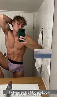 Sebastian : Hot muscular Gay Teen